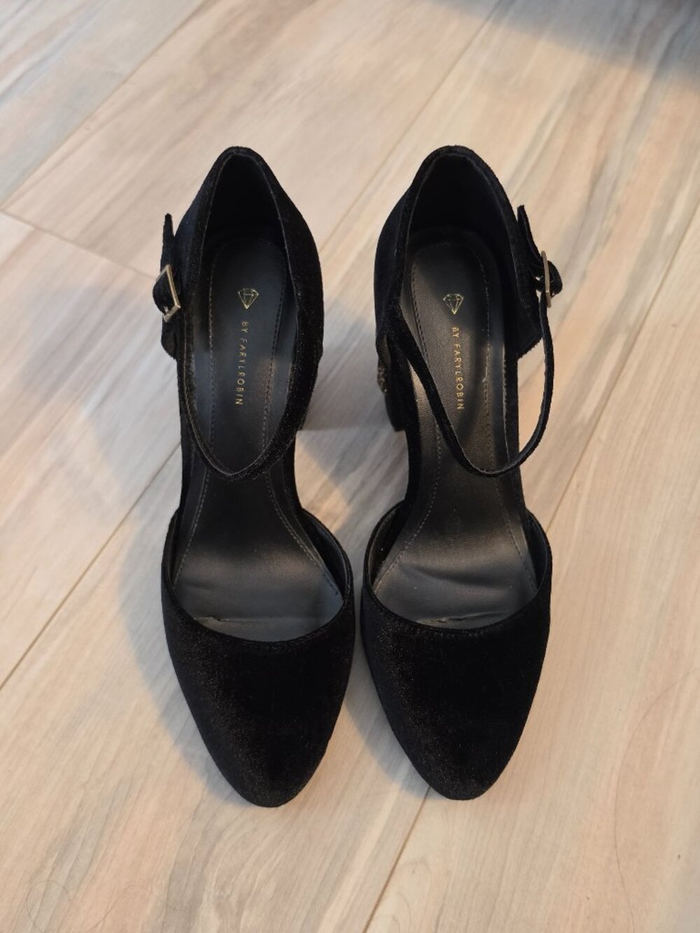 Farylrobin Fay Closed Toe Shoes